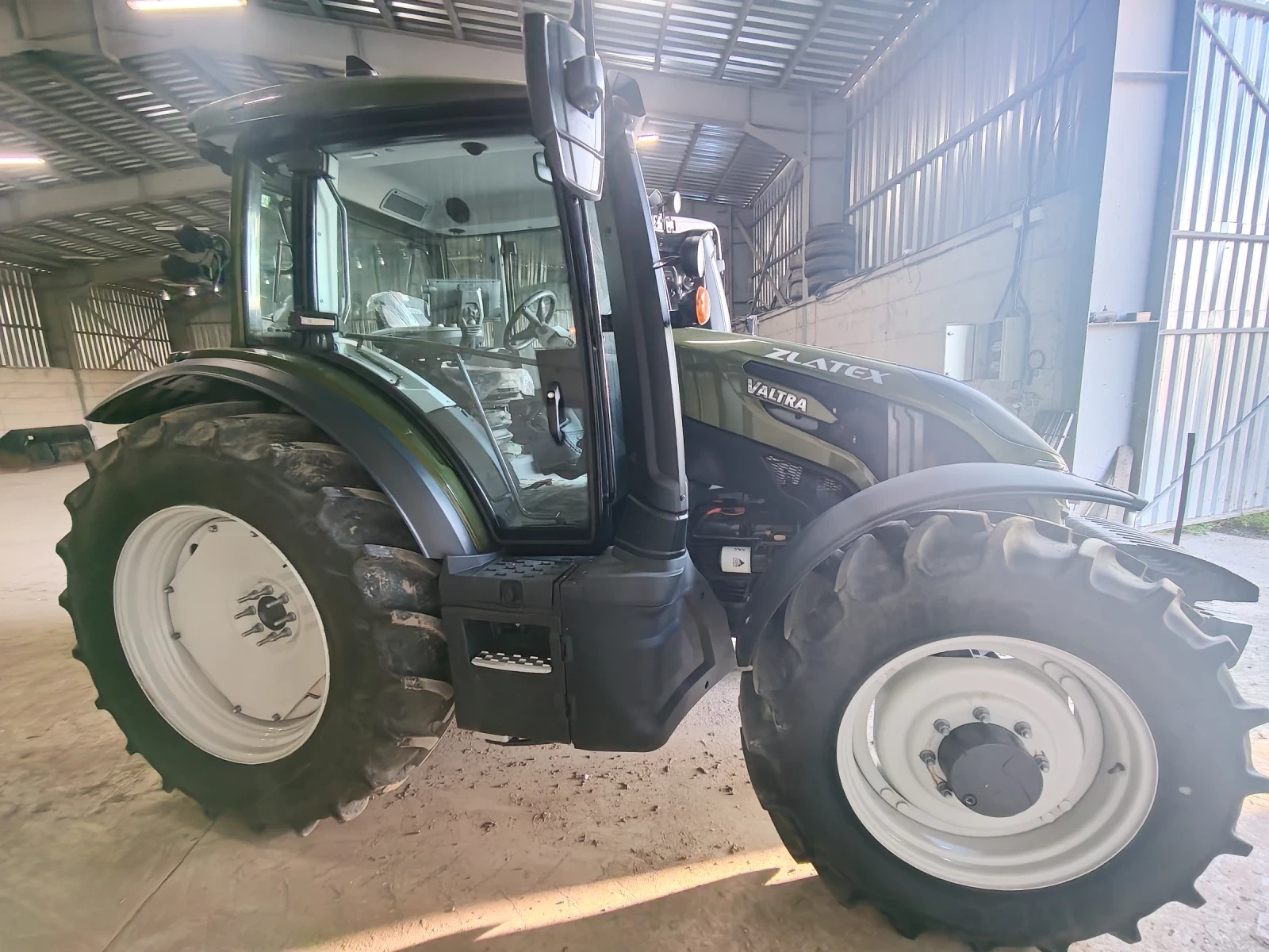 Трактор Valtra G135 Versu, снимка 3 - Селскостопанска техника - 54865219
