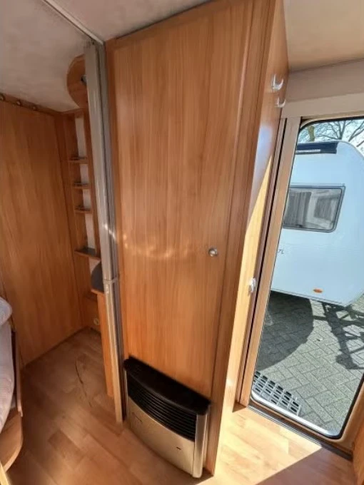 Каравана Adria 5205, B 462PU | French Bed, снимка 4 - Каравани и кемпери - 54856103