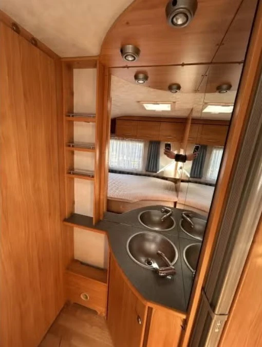 Каравана Adria 5205, B 462PU | French Bed, снимка 9 - Каравани и кемпери - 54856103