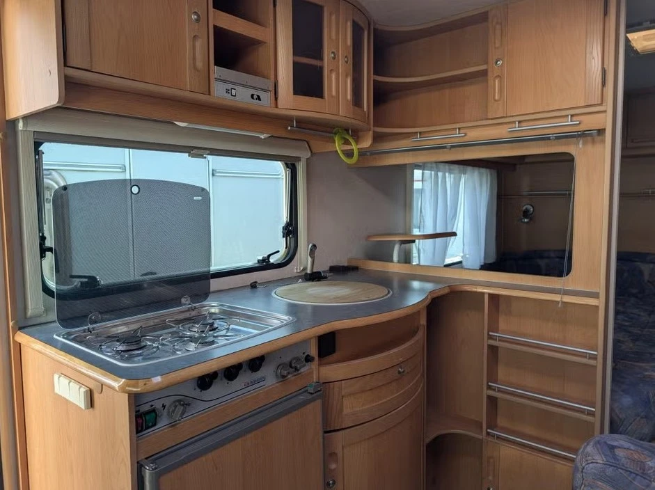 Каравана Adria 5205, B 462PU | French Bed, снимка 5 - Каравани и кемпери - 54856103