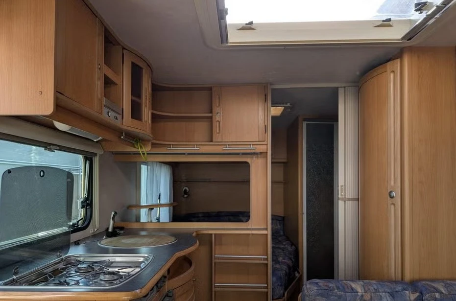 Каравана Adria 5205, B 462PU | French Bed, снимка 6 - Каравани и кемпери - 54856103