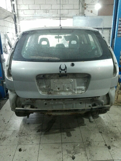 Капак заден Нисан Алмера Тино