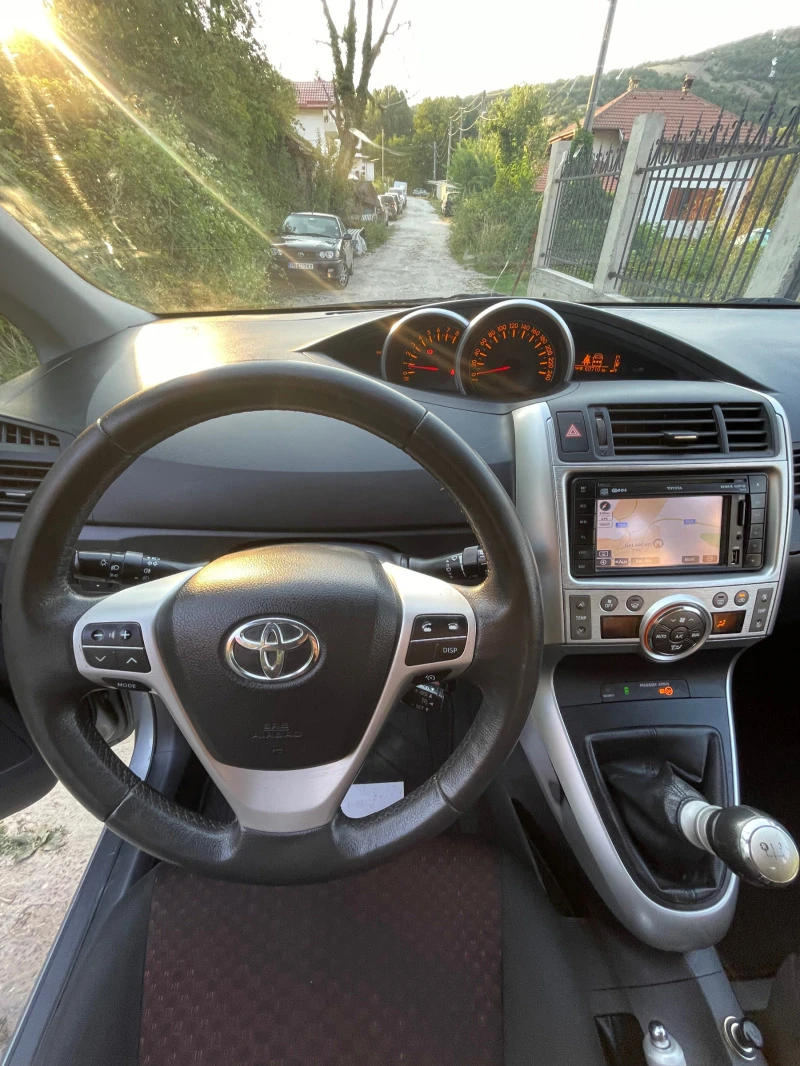 Toyota Verso 1.8 панорама/камера, снимка 7 - Автомобили и джипове - 47156566