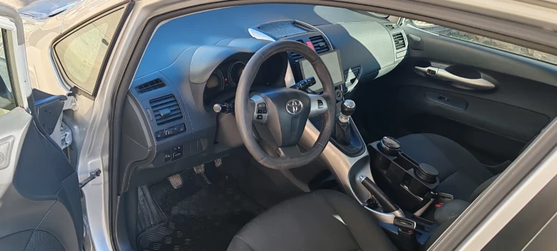 Toyota Auris 1.33 vvti 90hp , снимка 10 - Автомобили и джипове - 48613890