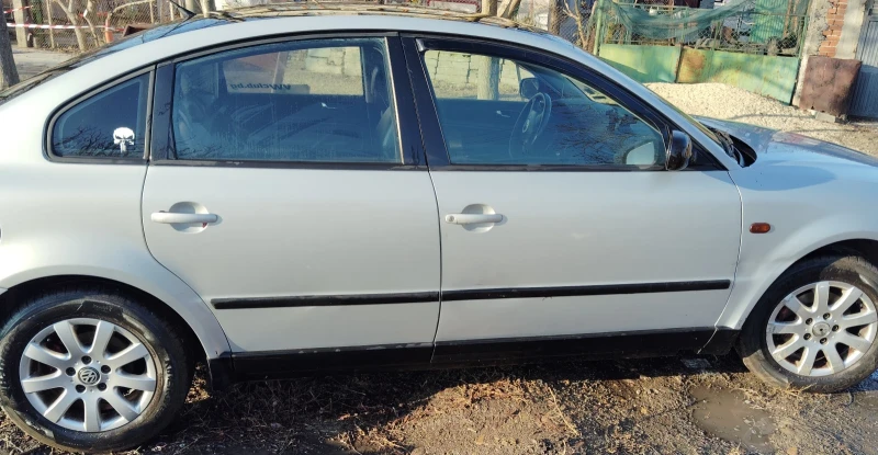 VW Passat, снимка 4 - Автомобили и джипове - 48630842