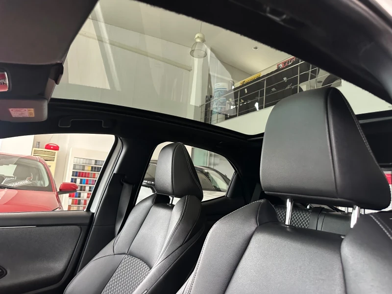 Toyota Yaris 1.5 Hybrid, снимка 14 - Автомобили и джипове - 50469313