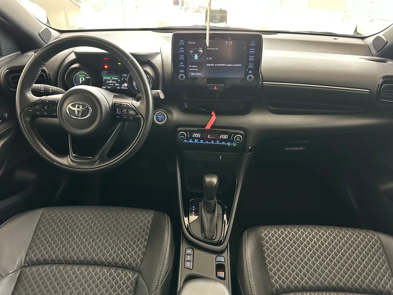 Toyota Yaris 1.5 Hybrid, снимка 10 - Автомобили и джипове - 50469313