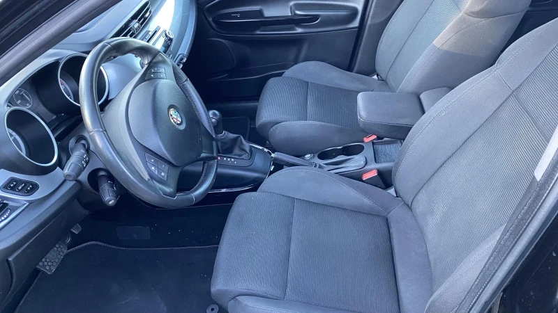 Alfa Romeo Giulietta 1.4 T - 170 HP - AUTOMATIC, снимка 11 - Автомобили и джипове - 51724994