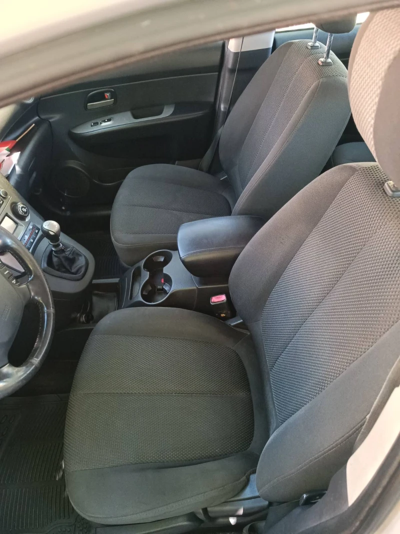Kia Carens 2.0 dizel , снимка 10 - Автомобили и джипове - 51897187