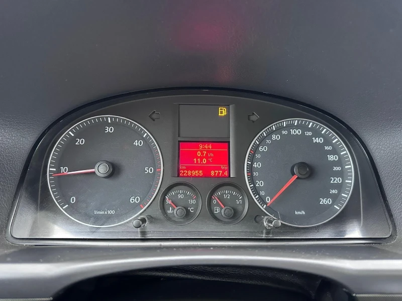 VW Touran FaceLift - 1.9TDI -  КЛИМАТИК, снимка 15 - Автомобили и джипове - 52365690