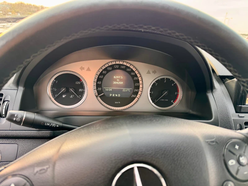 Mercedes-Benz C 200, снимка 12 - Автомобили и джипове - 52503762