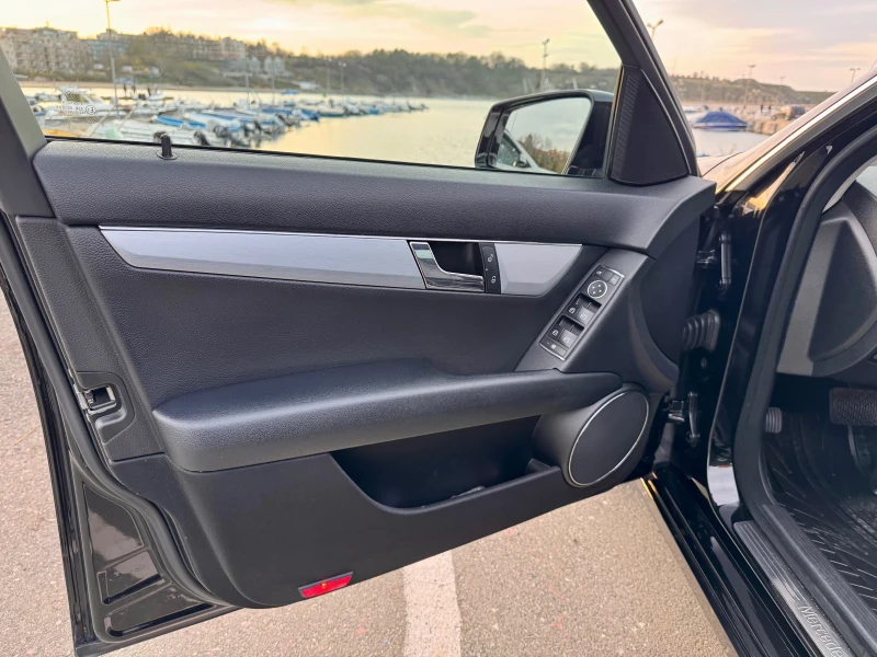 Mercedes-Benz C 200, снимка 14 - Автомобили и джипове - 52503762