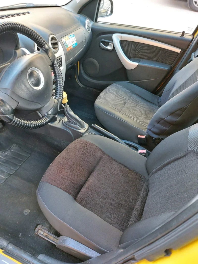 Dacia Logan, снимка 5 - Автомобили и джипове - 52644439