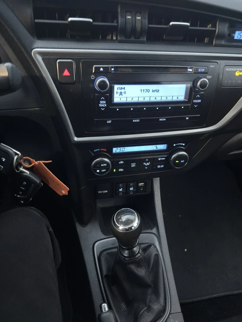 Toyota Auris 1, 6i-132k.c/6ск/ПОДГРЕВ/СЕРВИЗНА ИСТОРИЯ!!!, снимка 9 - Автомобили и джипове - 52904792