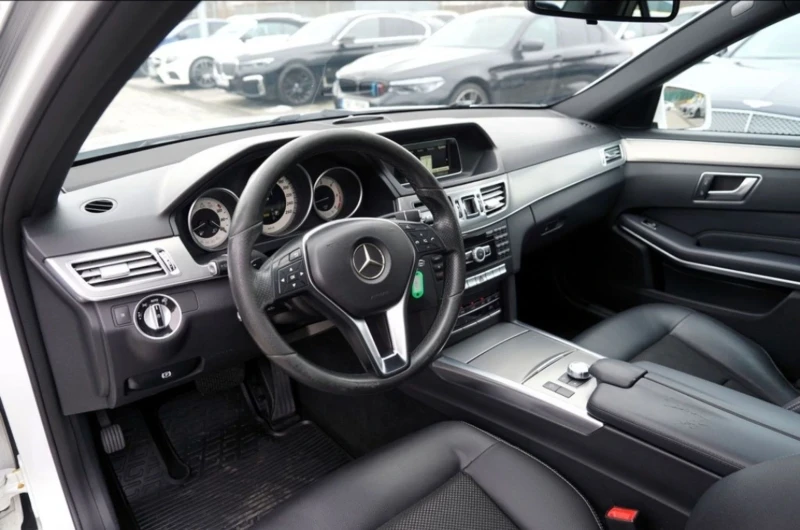 Mercedes-Benz E 220 Авантгард/LED/7G tronic/Кожа, снимка 8 - Автомобили и джипове - 53267368