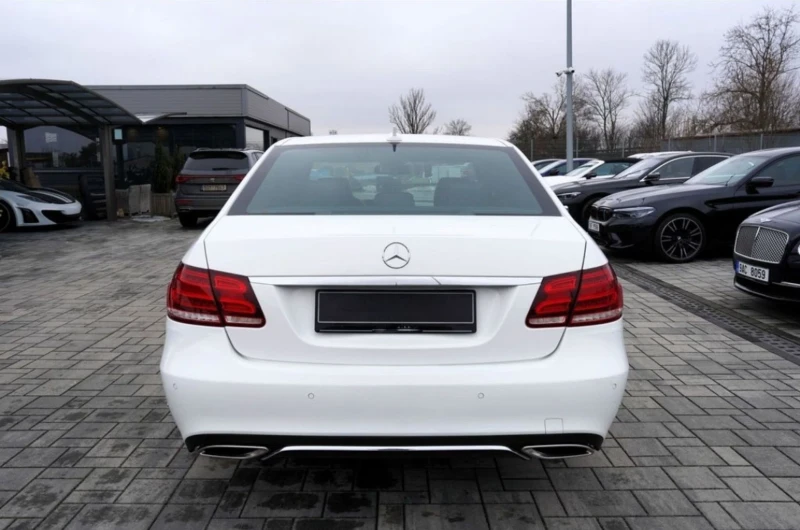 Mercedes-Benz E 220 Авантгард/LED/7G tronic/Кожа, снимка 5 - Автомобили и джипове - 53267368