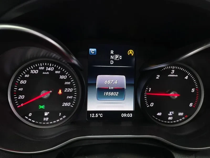Mercedes-Benz C 220, снимка 8 - Автомобили и джипове - 54282277