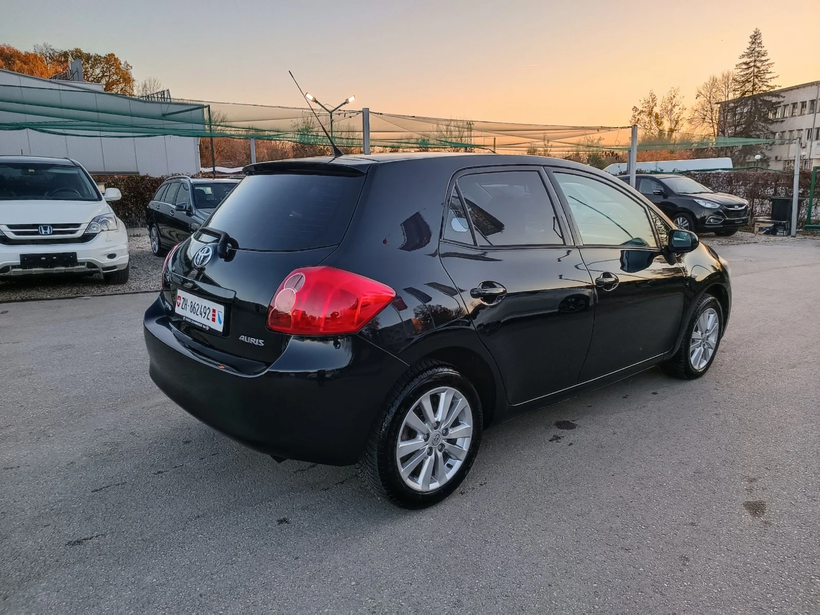 Toyota Auris 1.6i-124кс-ШВЕЙЦАРИЯ-РЪЧКА-Keyless - изображение 3