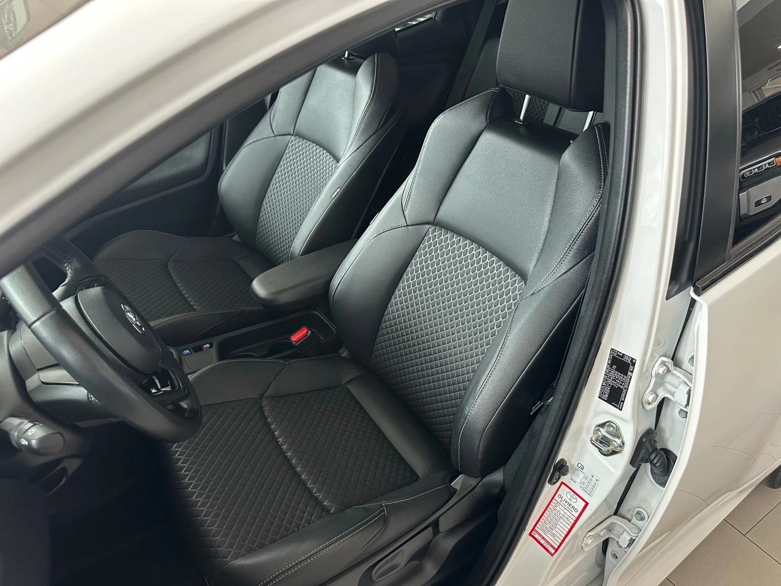 Toyota Yaris 1.5 Hybrid - изображение 8