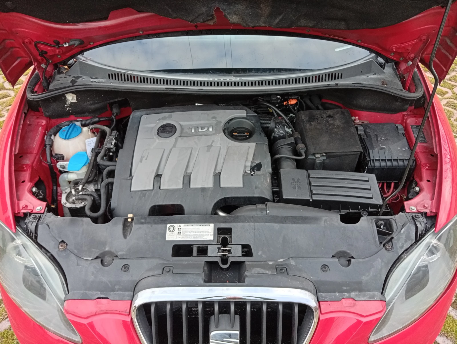 Seat Altea 1.6TDI * FACELIFT * XL * КЛИМАТИК * , снимка 17 - Автомобили и джипове - 53739985