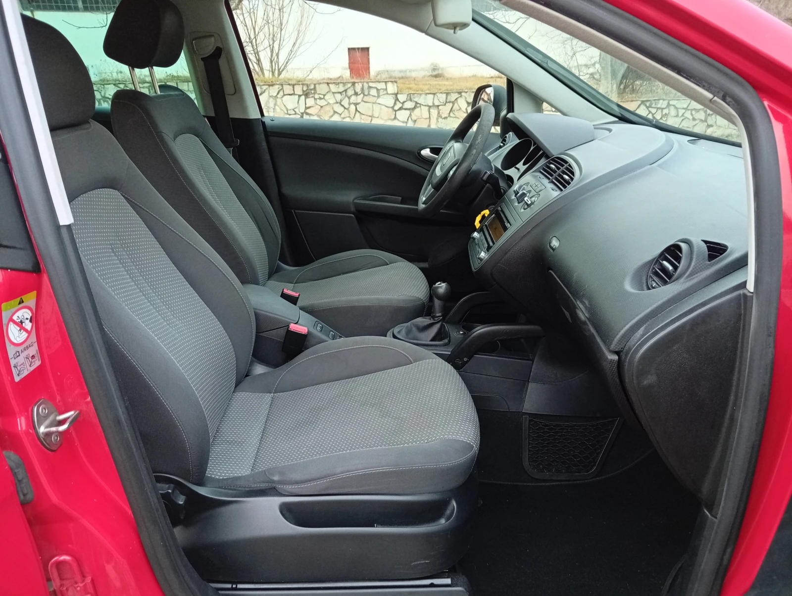 Seat Altea 1.6TDI * FACELIFT * XL * КЛИМАТИК * , снимка 16 - Автомобили и джипове - 53739985