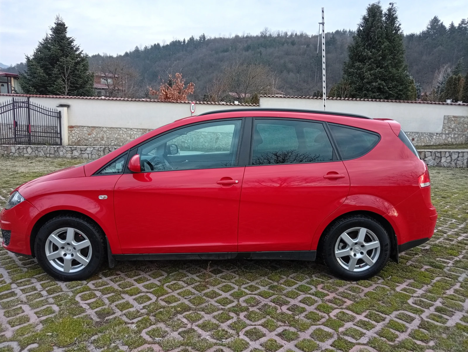 Seat Altea 1.6TDI * FACELIFT * XL * КЛИМАТИК *  - изображение 2