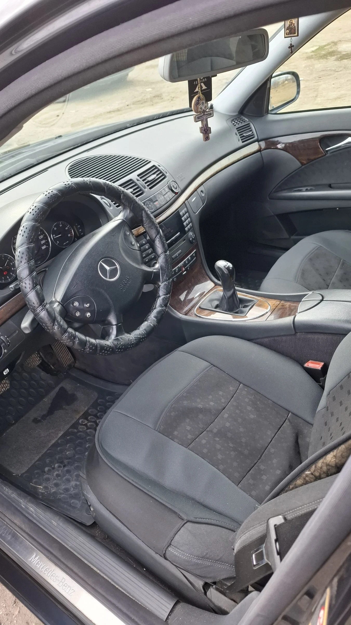 Mercedes-Benz E 220 2.2 147кс, снимка 11 - Автомобили и джипове - 53818382