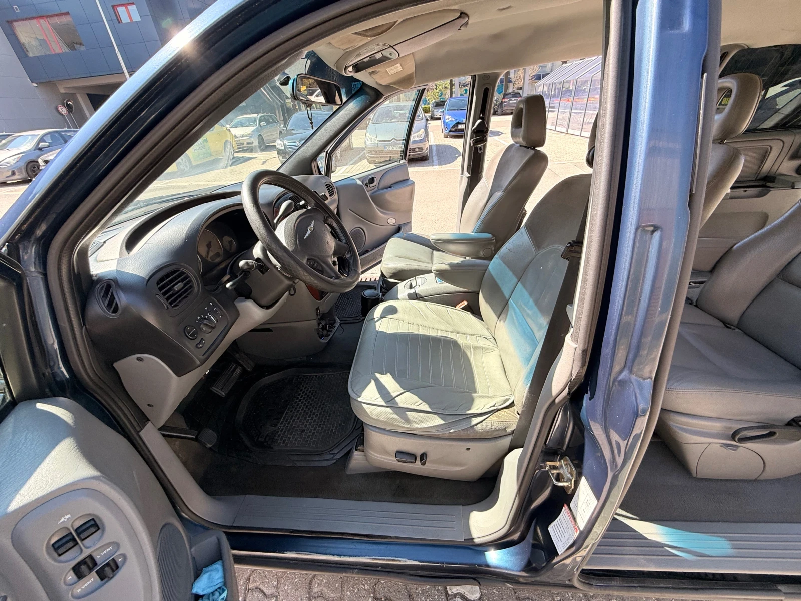 Chrysler Voyager 2.8 , снимка 8 - Автомобили и джипове - 54246859