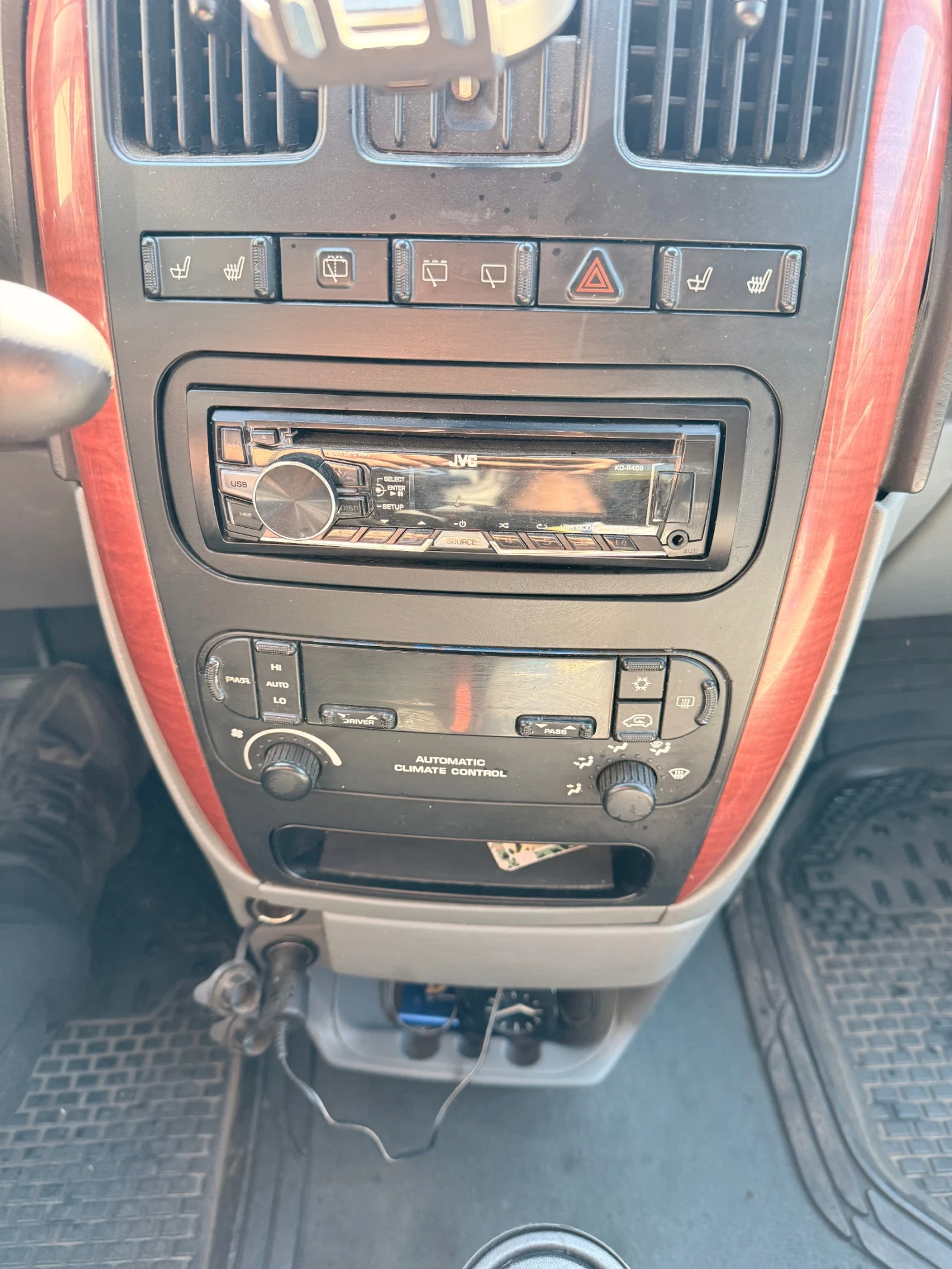 Chrysler Voyager 2.8 , снимка 15 - Автомобили и джипове - 54246859