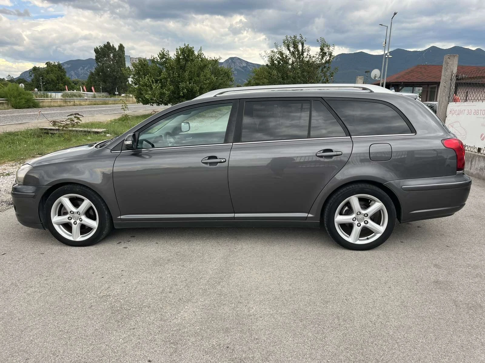 Toyota Avensis 2.2D4D 150кс 6 СКОРОСТИ КЛИМАТРОНИК КСЕНОН, снимка 6 - Автомобили и джипове - 55270088