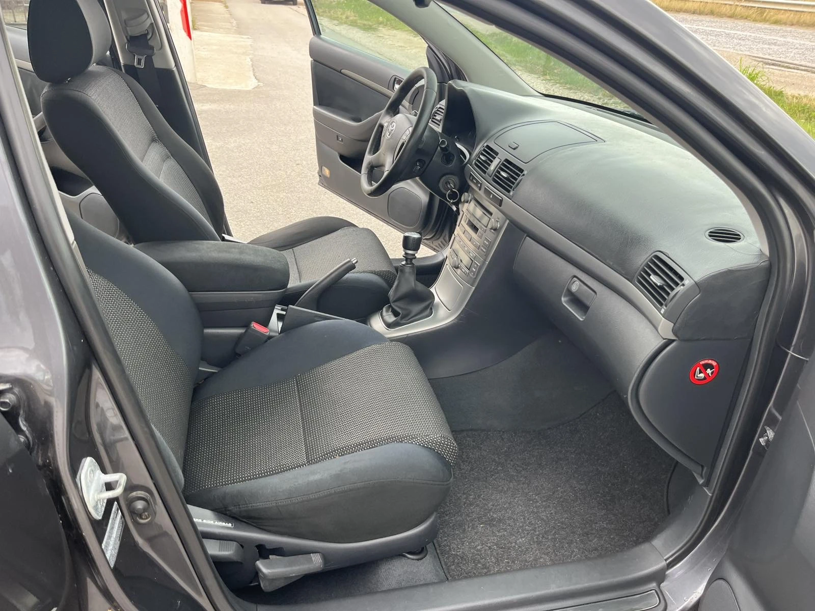 Toyota Avensis 2.2D4D 150кс 6 СКОРОСТИ КЛИМАТРОНИК КСЕНОН, снимка 11 - Автомобили и джипове - 55270088