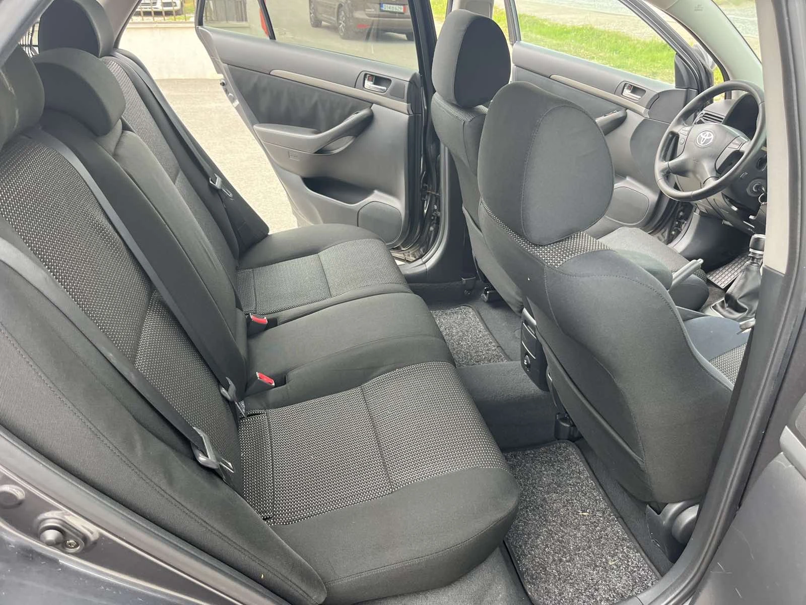Toyota Avensis 2.2D4D 150кс 6 СКОРОСТИ КЛИМАТРОНИК КСЕНОН, снимка 10 - Автомобили и джипове - 55270088