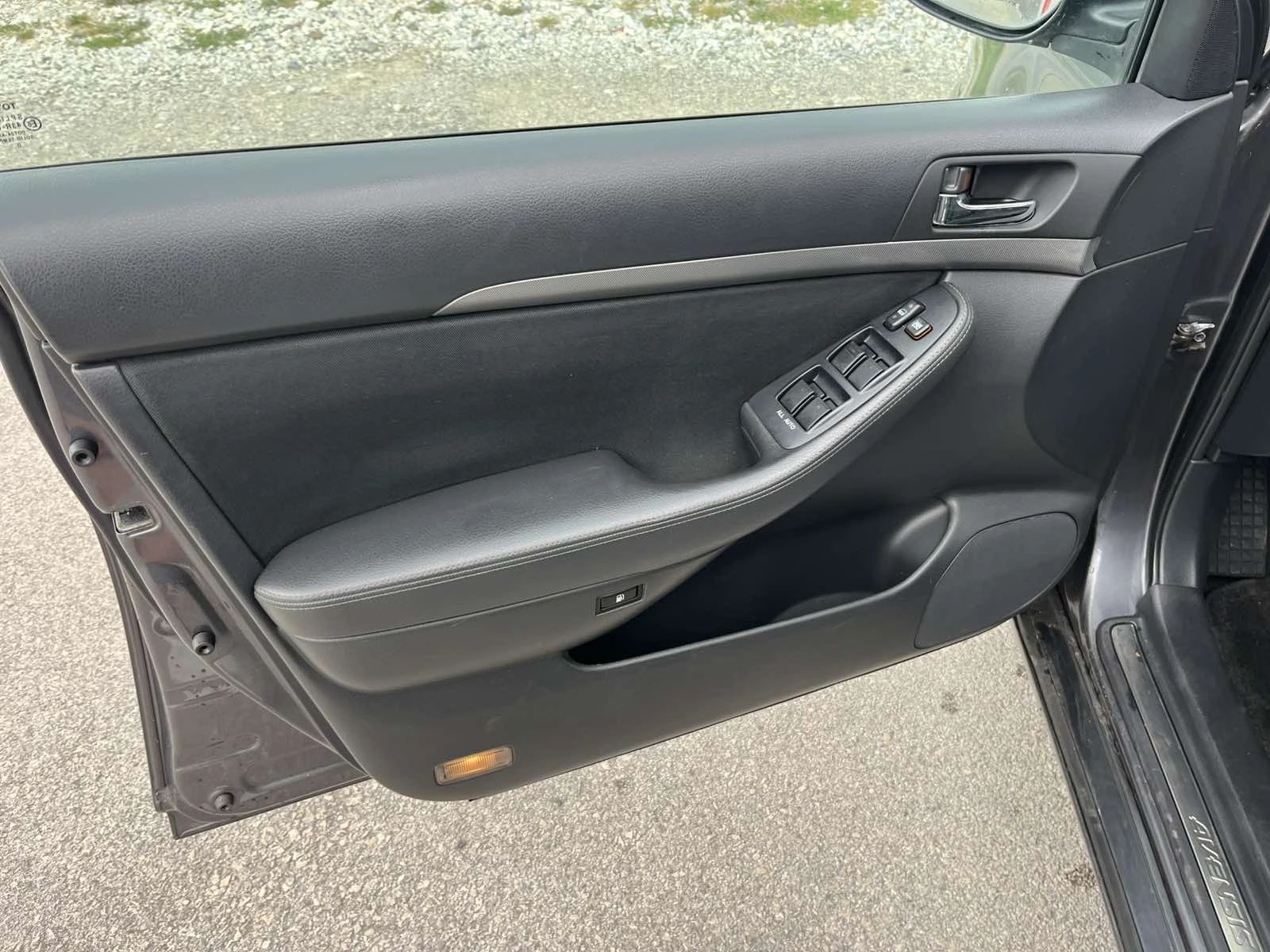 Toyota Avensis 2.2D4D 150кс 6 СКОРОСТИ КЛИМАТРОНИК КСЕНОН, снимка 7 - Автомобили и джипове - 55270088