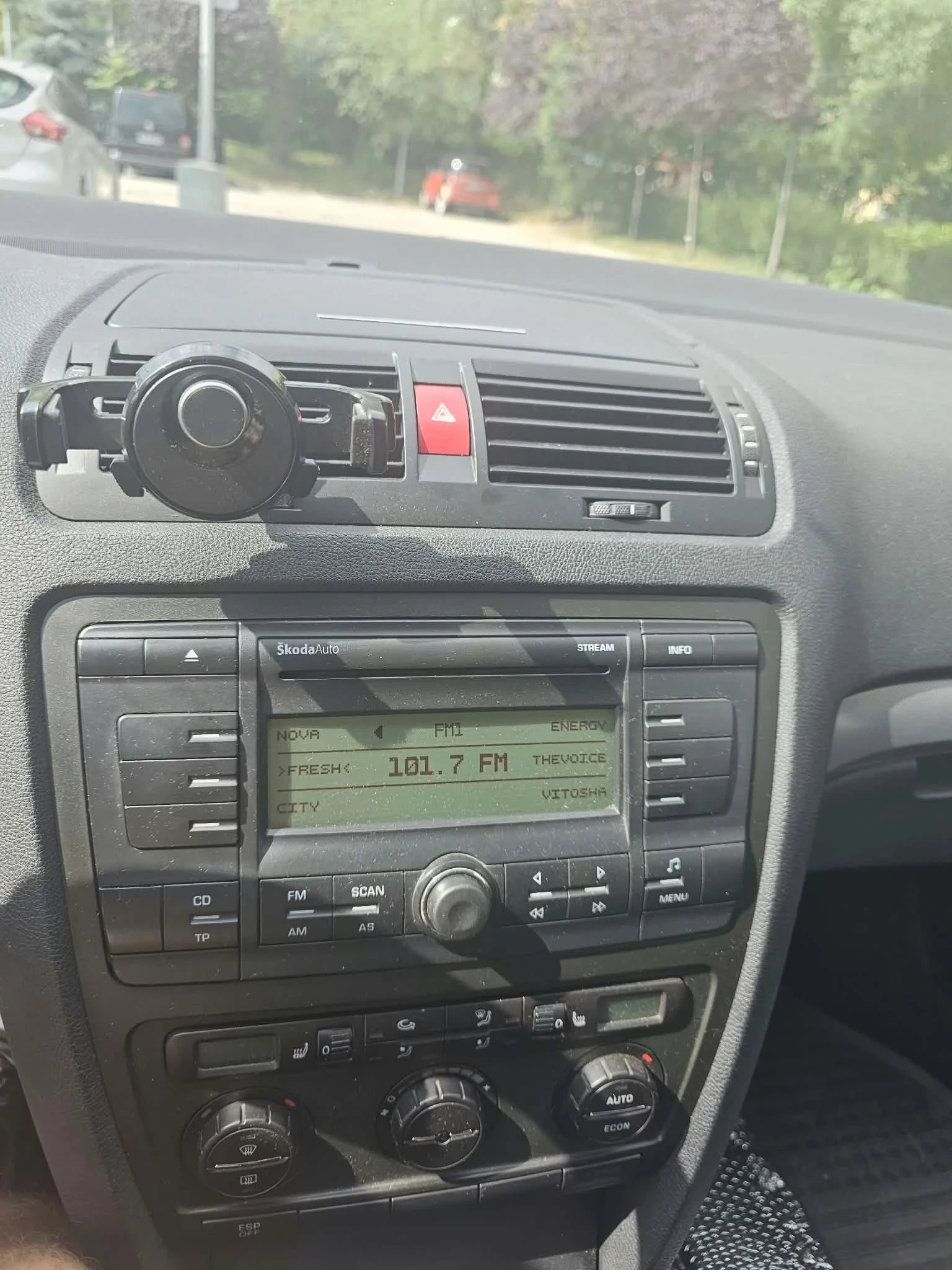 Skoda Octavia 1.6 MPI, снимка 12 - Автомобили и джипове - 55964185