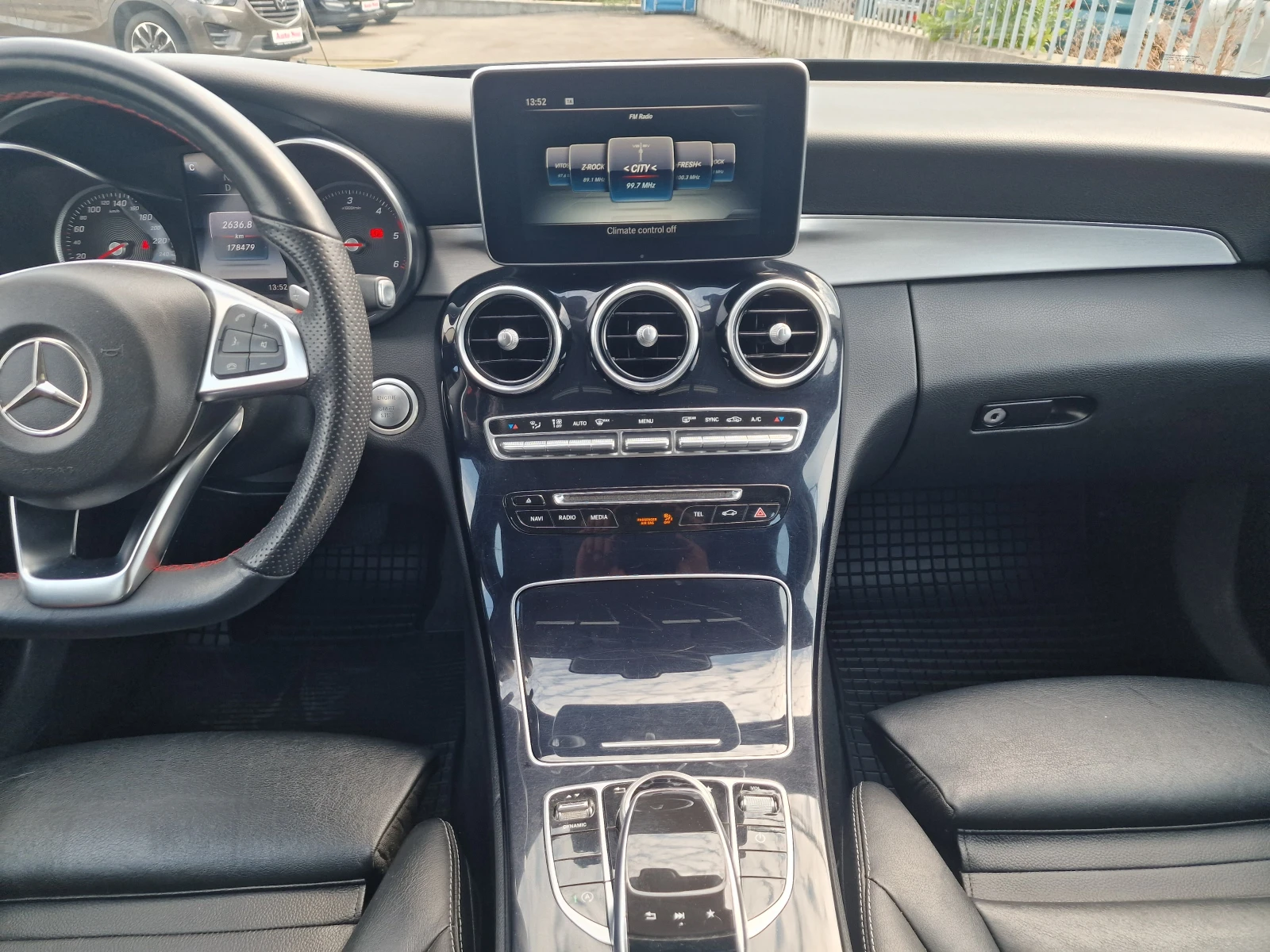 Mercedes-Benz C 250 4MATIC/9G/AMG/FULL/ЛИЗИНГ, снимка 9 - Автомобили и джипове - 56166210