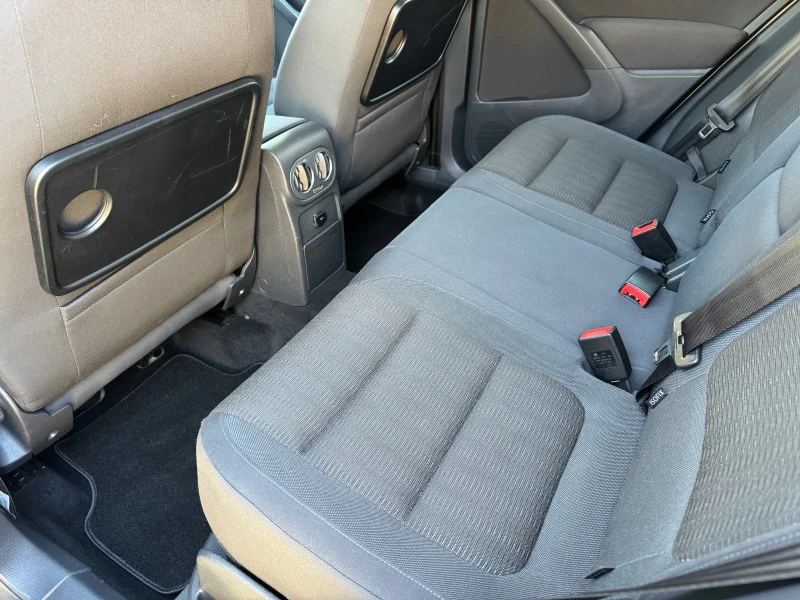 VW Tiguan * 2.0TDI* FACE* NAVI* , снимка 15 - Автомобили и джипове - 52227726