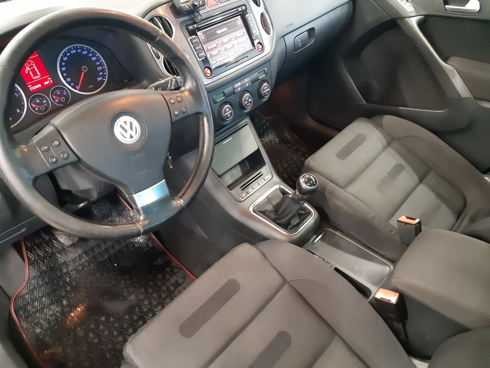 VW Tiguan 2.0 TDI 4MOTION - изображение 8