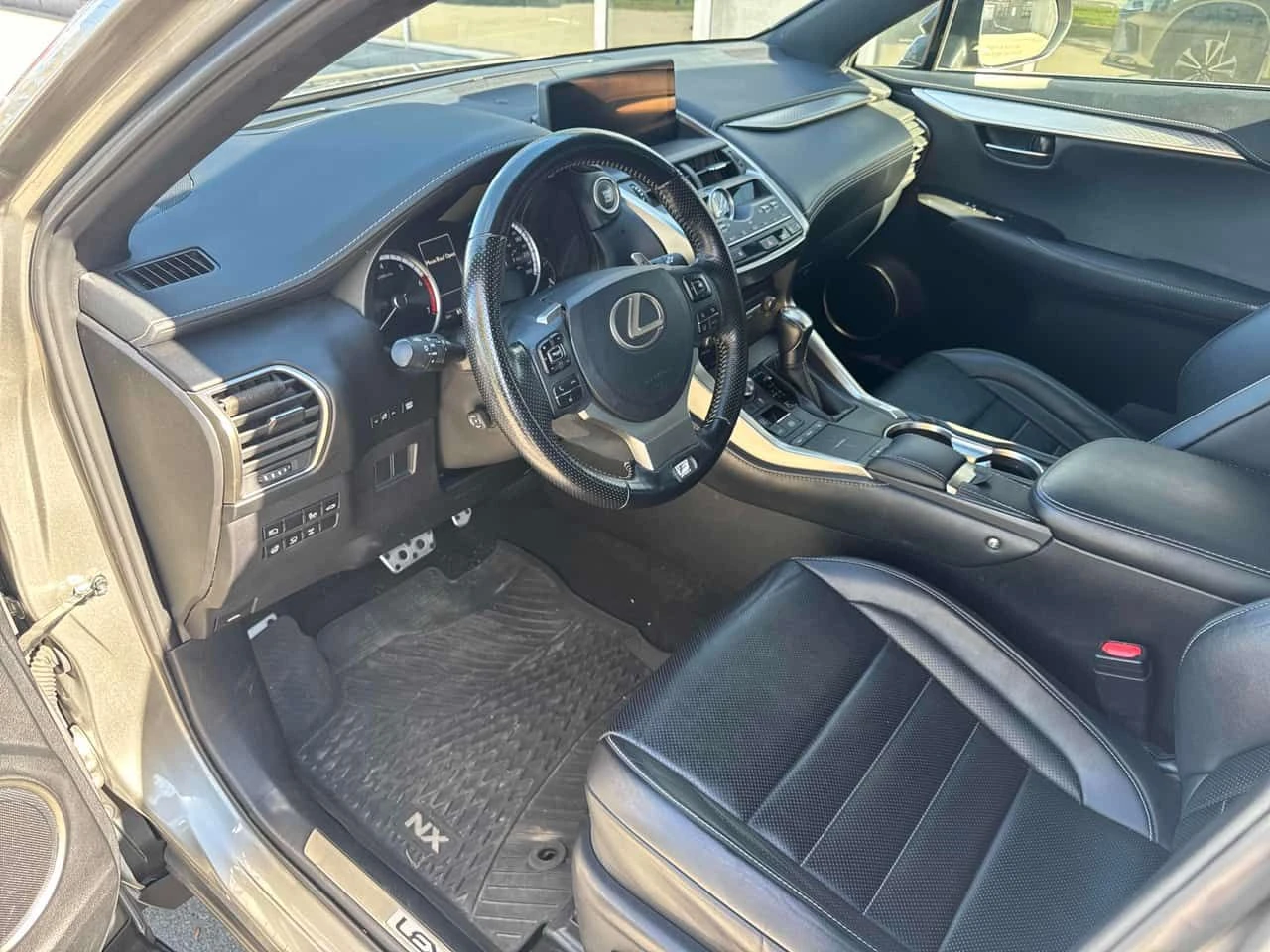 Lexus NX 300 F Sport Auto  CARFAX, снимка 5 - Автомобили и джипове - 53867367