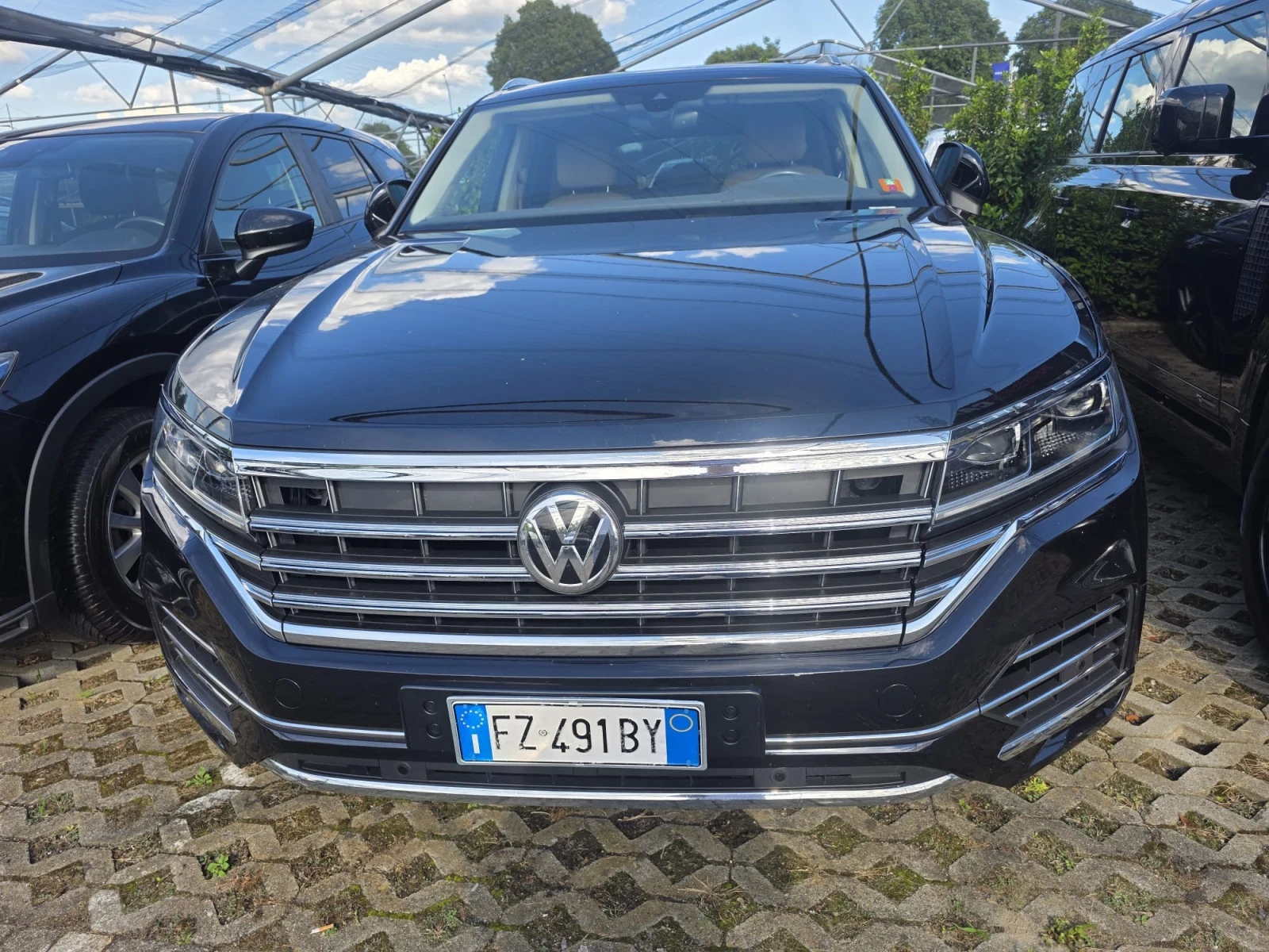 VW Touareg 3.0TDI FULL!! ПАНО, ОБДУХ, ДИСТР, ДИГИТАЛ, снимка 2 - Автомобили и джипове - 54550124