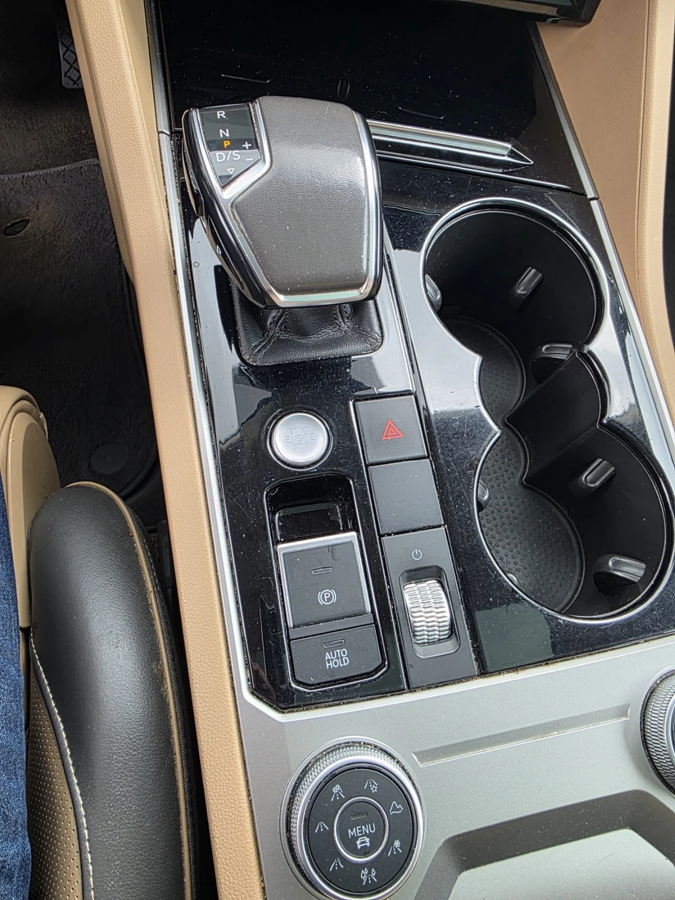 VW Touareg 3.0TDI FULL!! ПАНО, ОБДУХ, ДИСТР, ДИГИТАЛ, снимка 13 - Автомобили и джипове - 54550124
