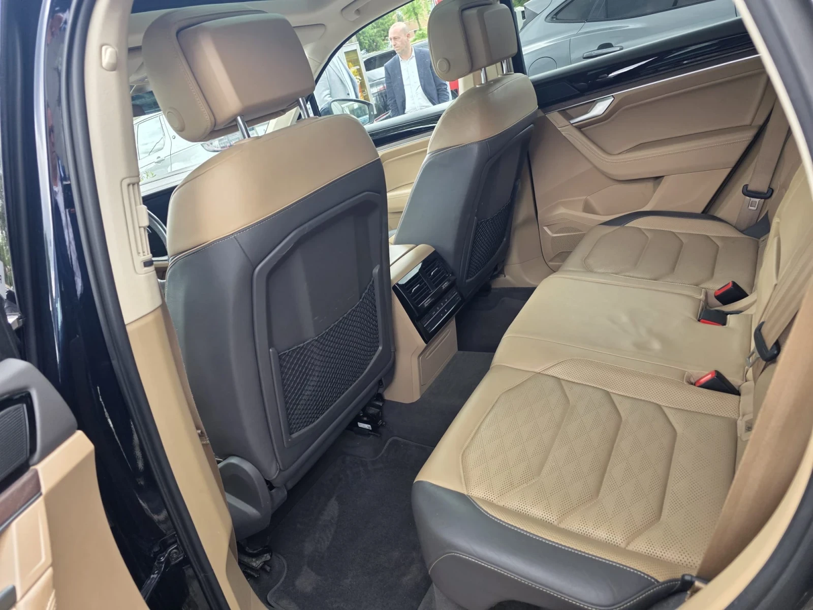 VW Touareg 3.0TDI FULL!! ПАНО, ОБДУХ, ДИСТР, ДИГИТАЛ, снимка 17 - Автомобили и джипове - 54550124