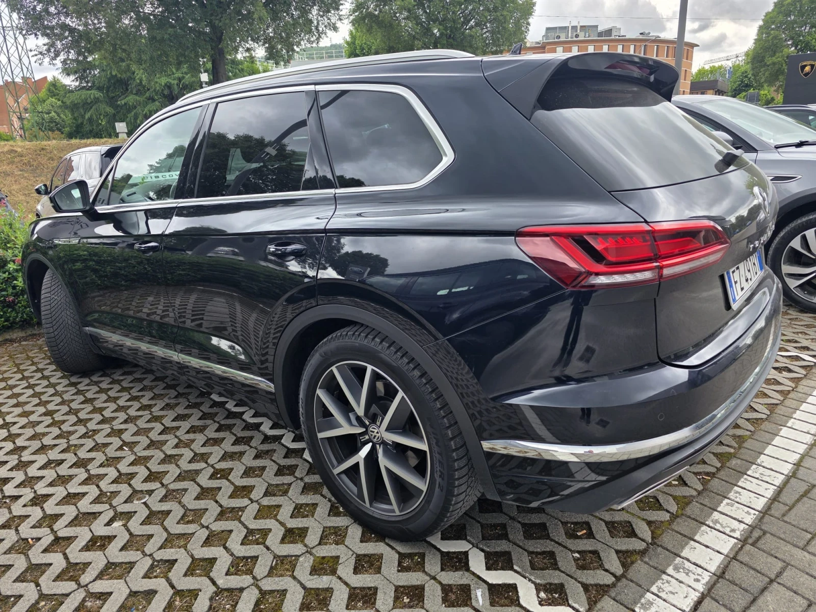 VW Touareg 3.0TDI FULL!! ПАНО, ОБДУХ, ДИСТР, ДИГИТАЛ, снимка 3 - Автомобили и джипове - 54550124