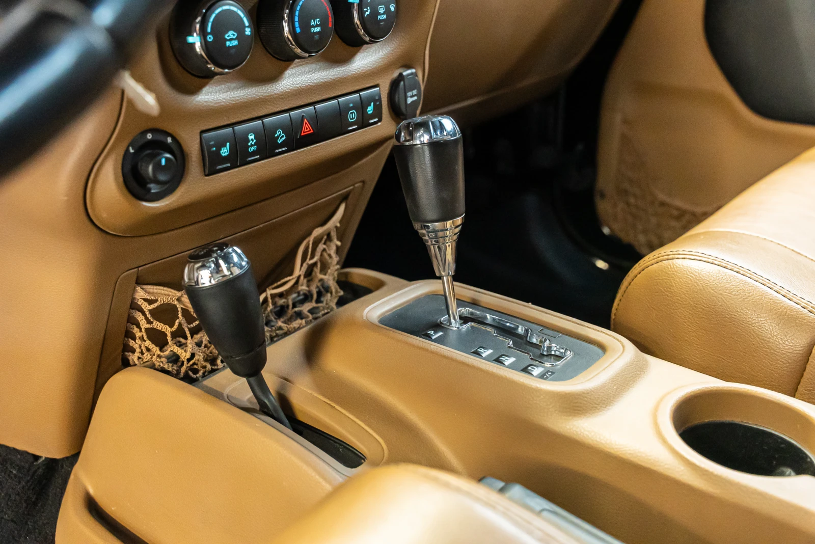 Jeep Wrangler 3.6i Sahara, снимка 11 - Автомобили и джипове - 54565474