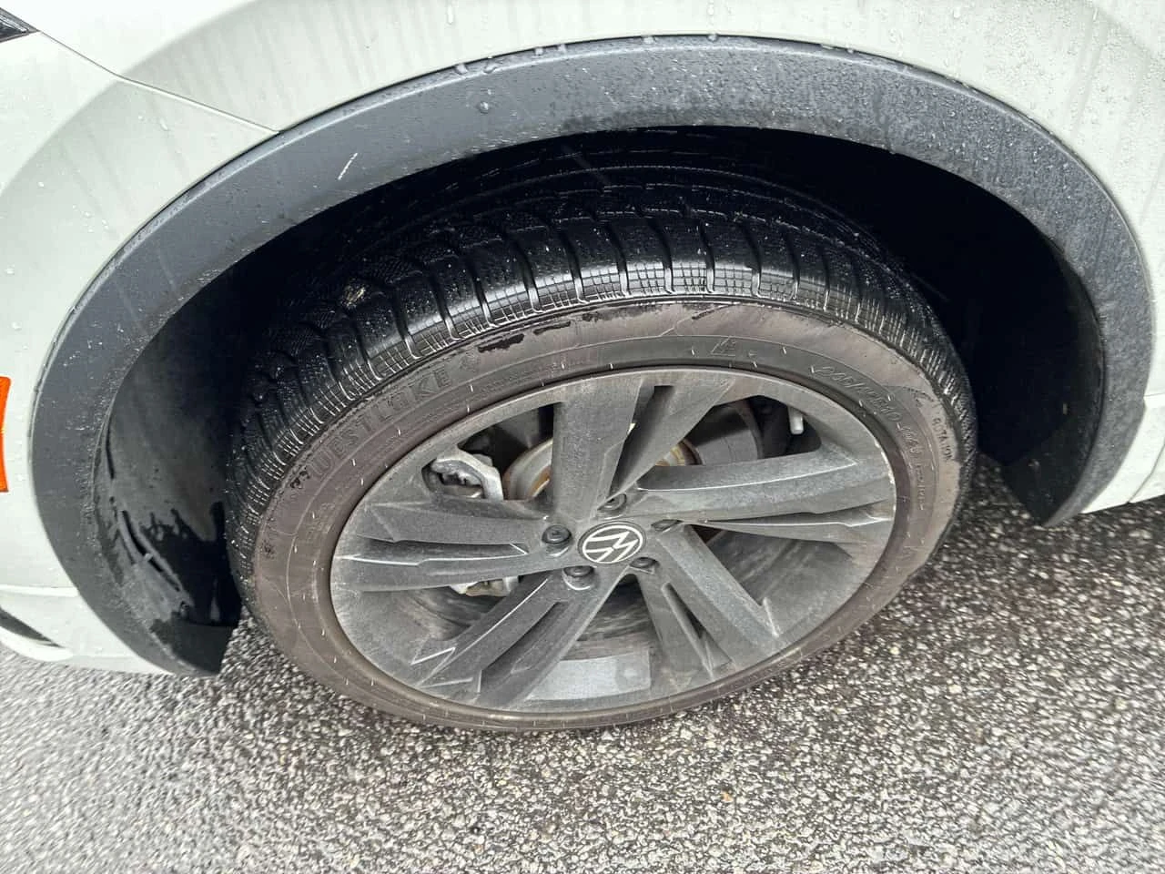 VW Tiguan  R Line Black / КЛИП НА МОТОРА / АВТОКРЕДИТ , снимка 7 - Автомобили и джипове - 54775523