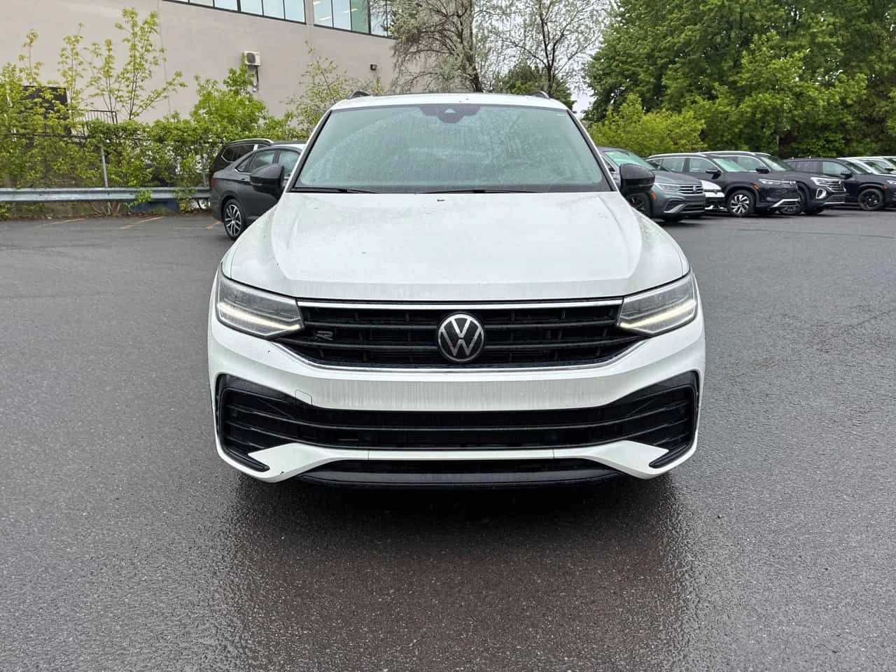 VW Tiguan  R Line Black / КЛИП НА МОТОРА / АВТОКРЕДИТ , снимка 6 - Автомобили и джипове - 54775523