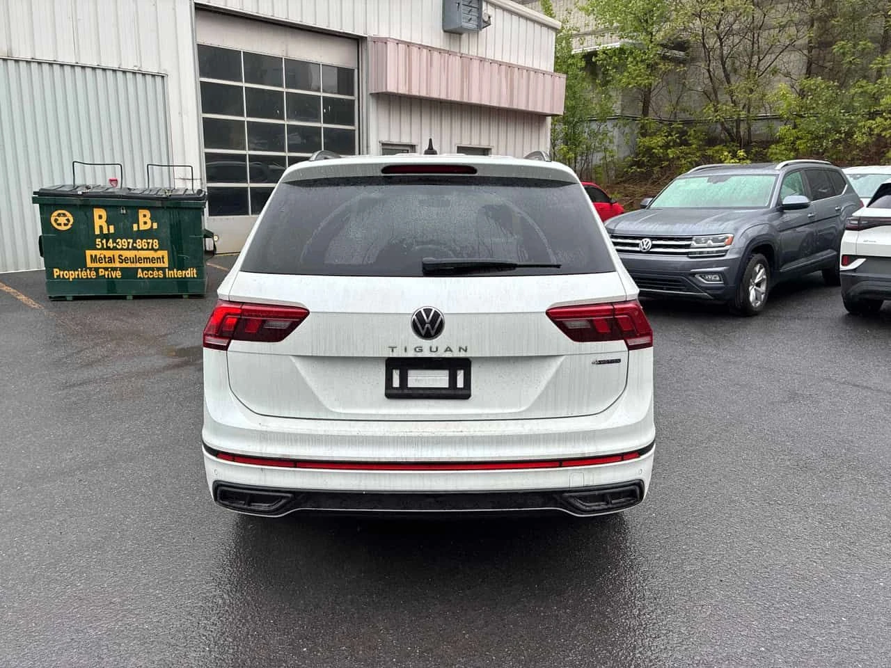 VW Tiguan  R Line Black / КЛИП НА МОТОРА / АВТОКРЕДИТ , снимка 13 - Автомобили и джипове - 54775523