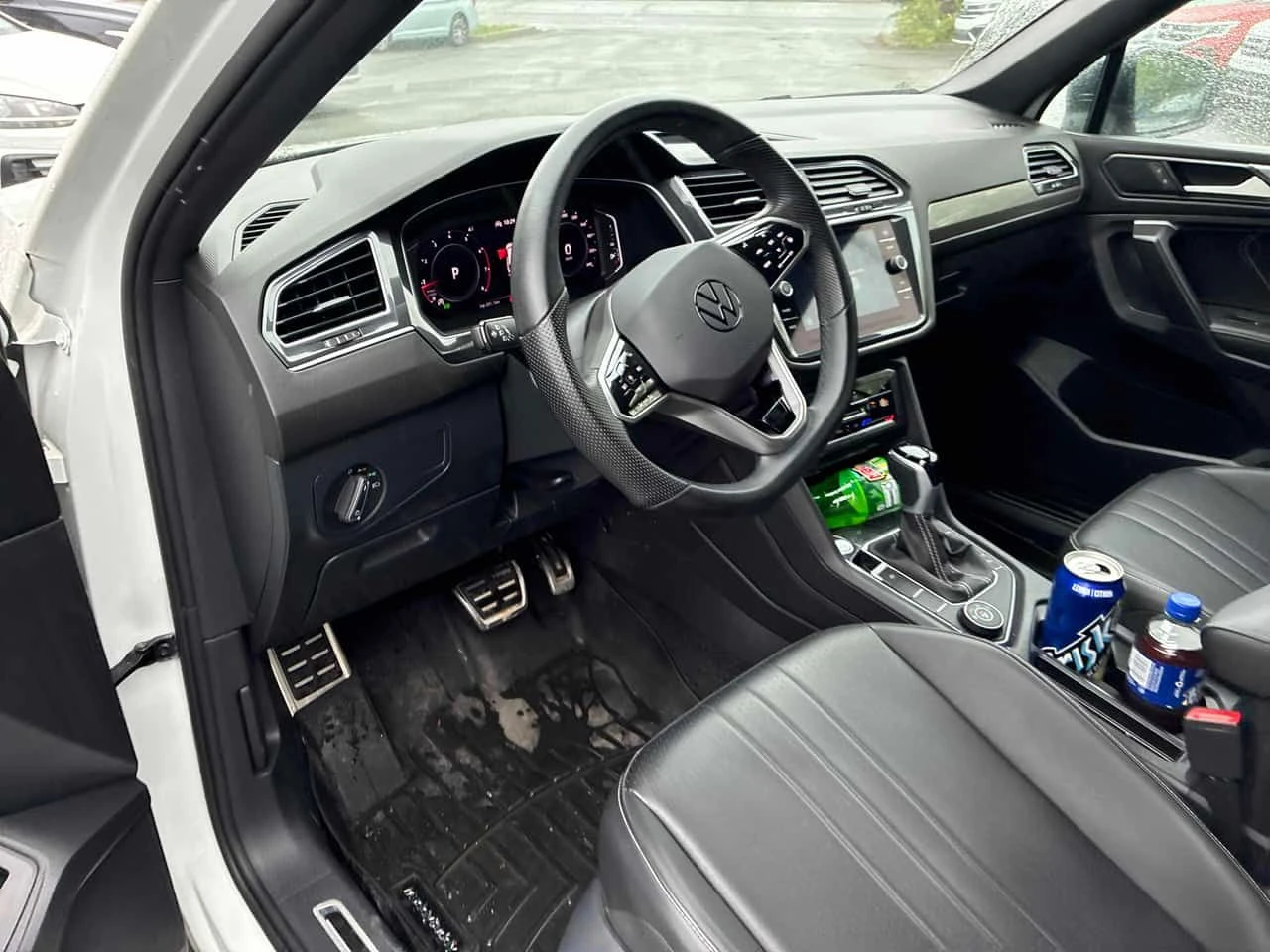 VW Tiguan  R Line Black / КЛИП НА МОТОРА / АВТОКРЕДИТ , снимка 5 - Автомобили и джипове - 54775523