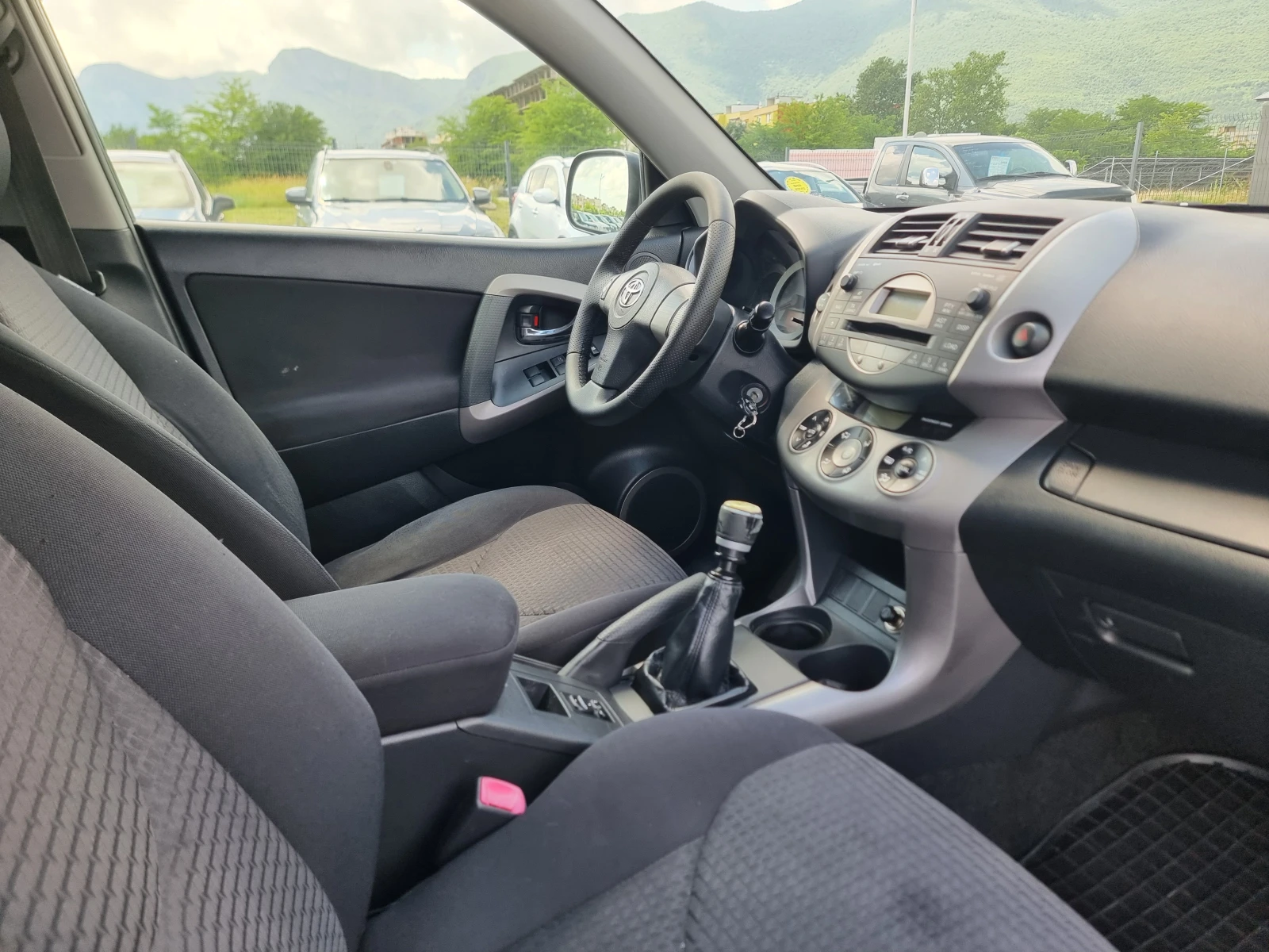 Toyota Rav4 2.2D4D, снимка 16 - Автомобили и джипове - 54791781