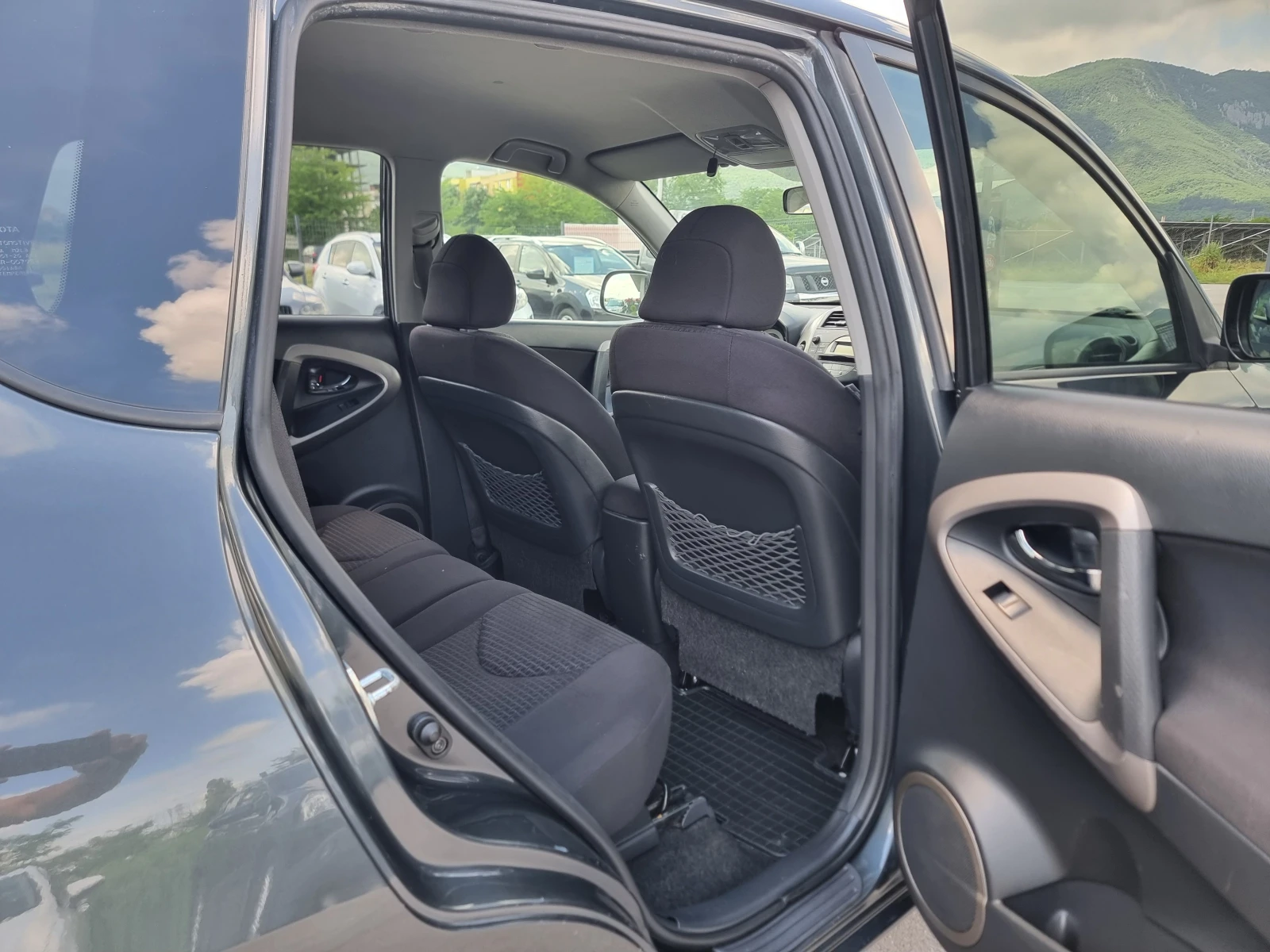 Toyota Rav4 2.2D4D, снимка 14 - Автомобили и джипове - 54791781