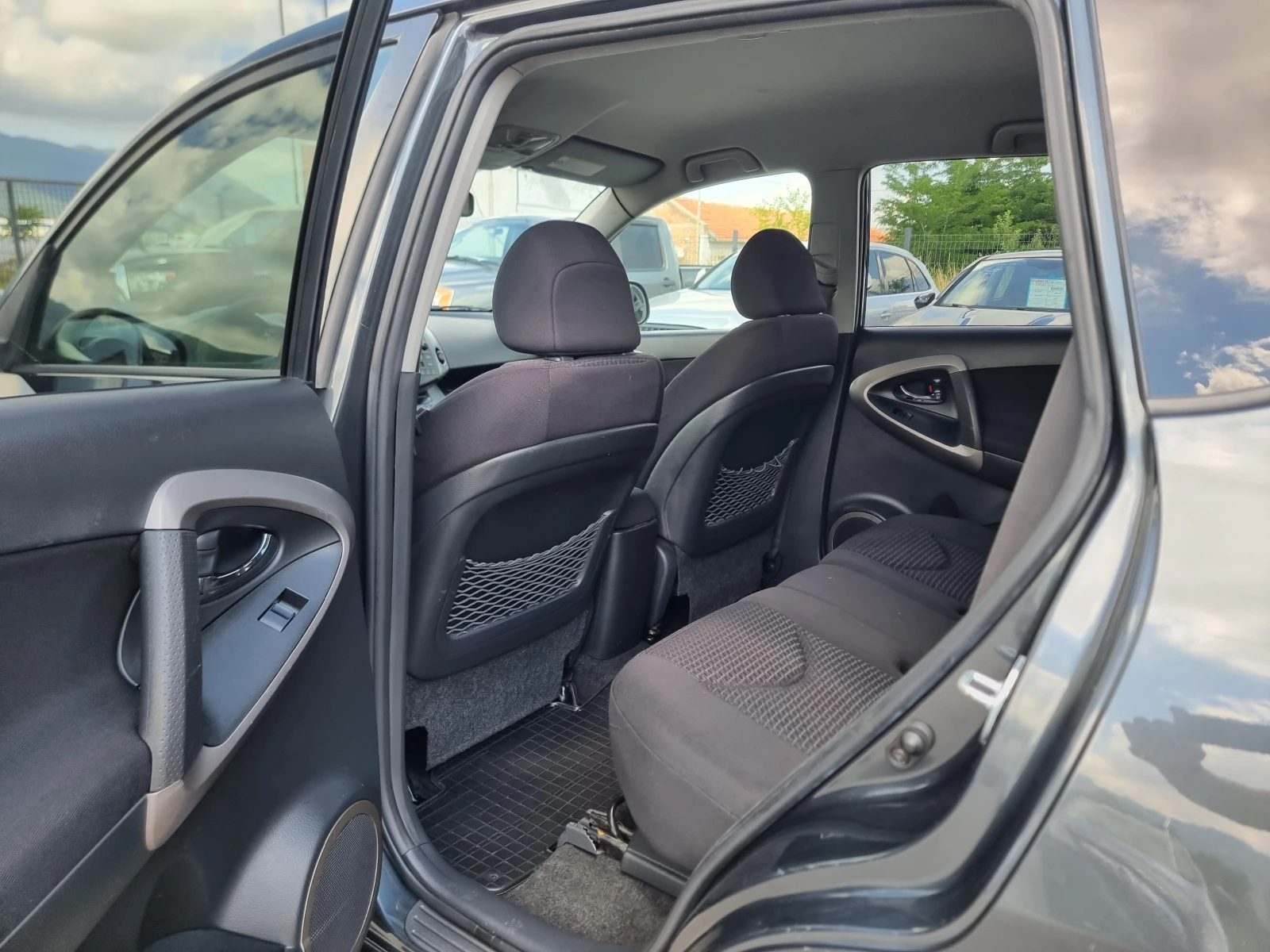 Toyota Rav4 2.2D4D, снимка 11 - Автомобили и джипове - 54791781